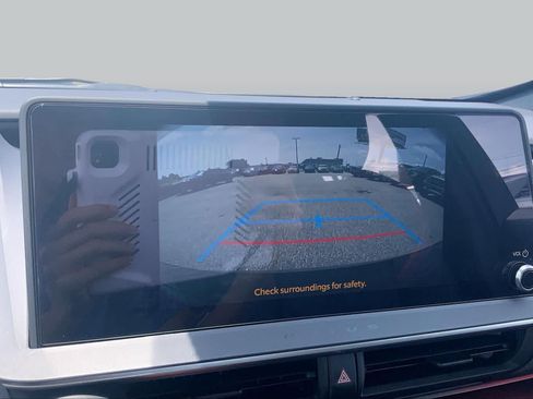 Used 2024 Toyota Prius Prime Premium FWD image 27