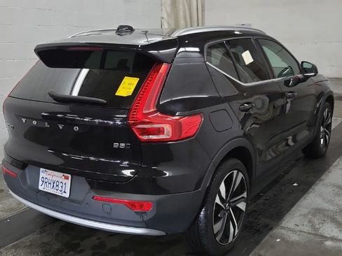 Used 2025 Volvo XC40 B5 Ultra AWD/4WD image 4