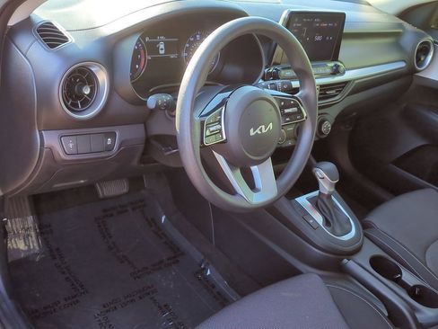 Used 2022 Kia Forte LXS image 9