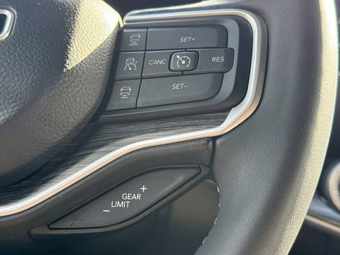 Used 2024 Jeep Wagoneer Series II w/ Flexible Seating Group AWD/4WD image 28