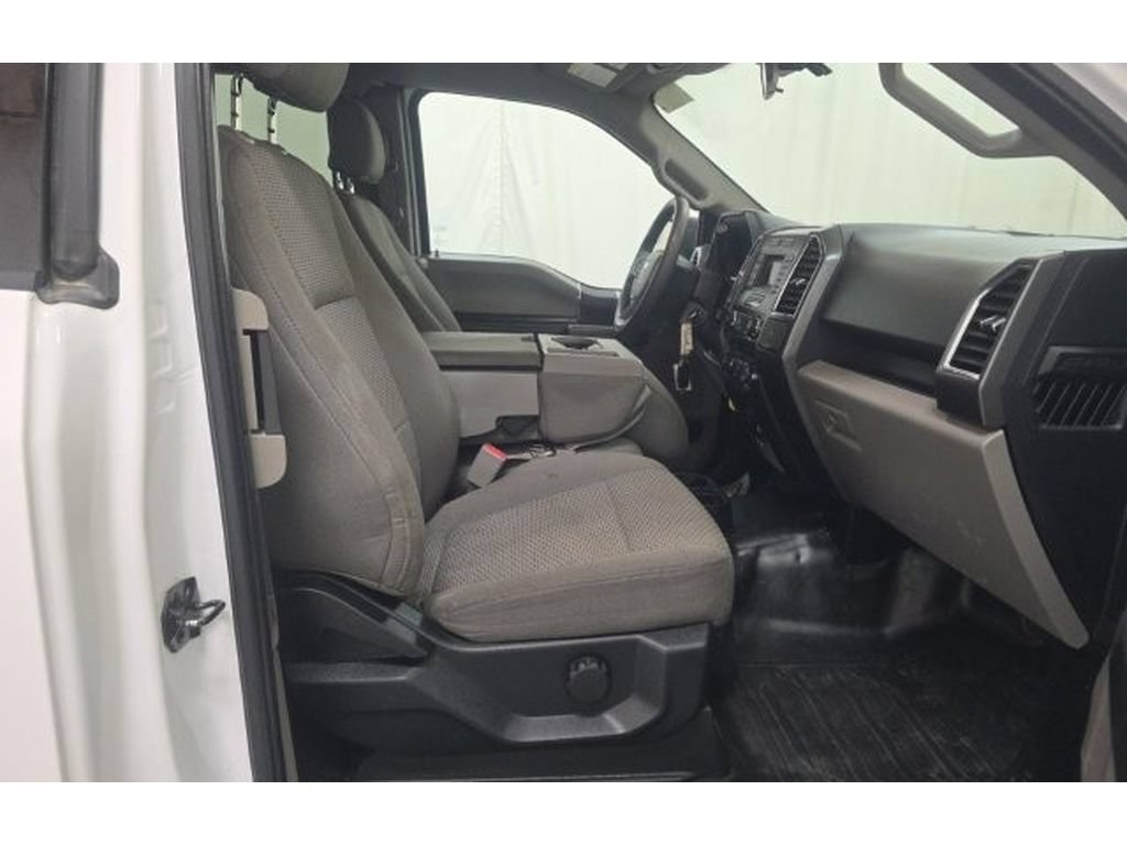 Used 2016 Ford F150 XLT AWD/4WD image 6