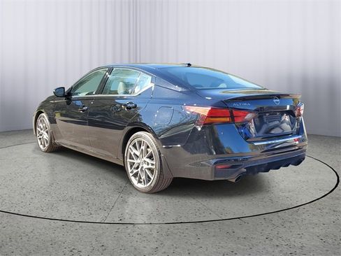 Used 2023 Nissan Altima 2.0 SR image 3