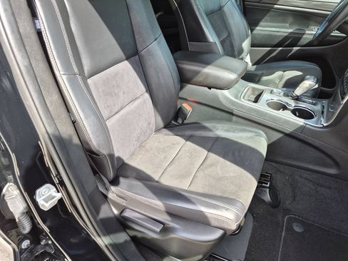 Used 2021 Jeep Grand Cherokee Laredo X AWD/4WD image 28