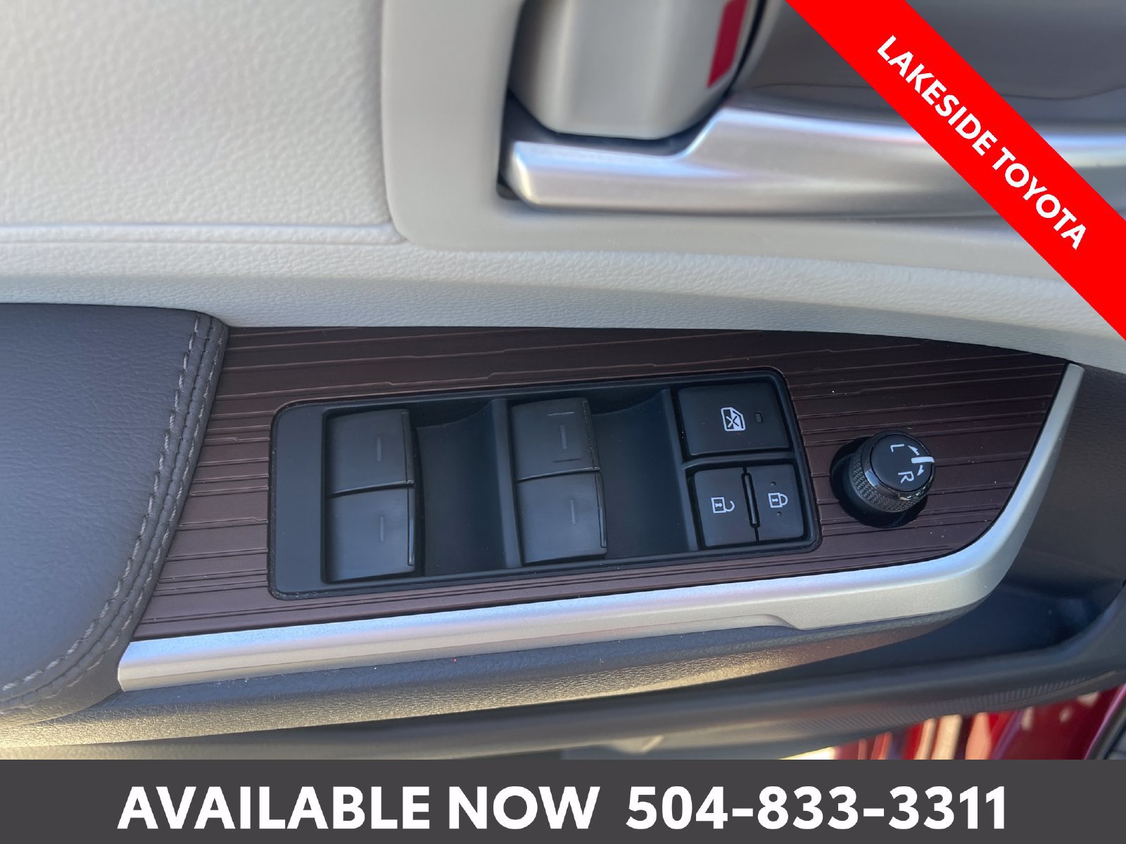 Used 2023 Toyota Sienna XLE FWD image 26