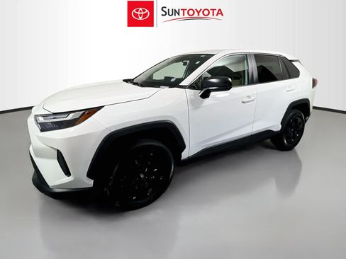 Used 2024 Toyota RAV4 LE FWD image 9