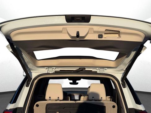 Used 2023 GMC Acadia Denali w/ Denali Technology Package image 12