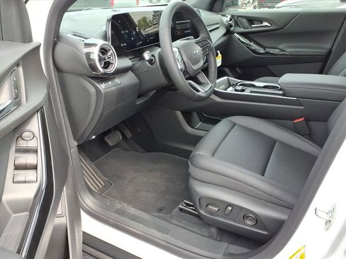 New 2026 Chevrolet Equinox LT FWD image 11