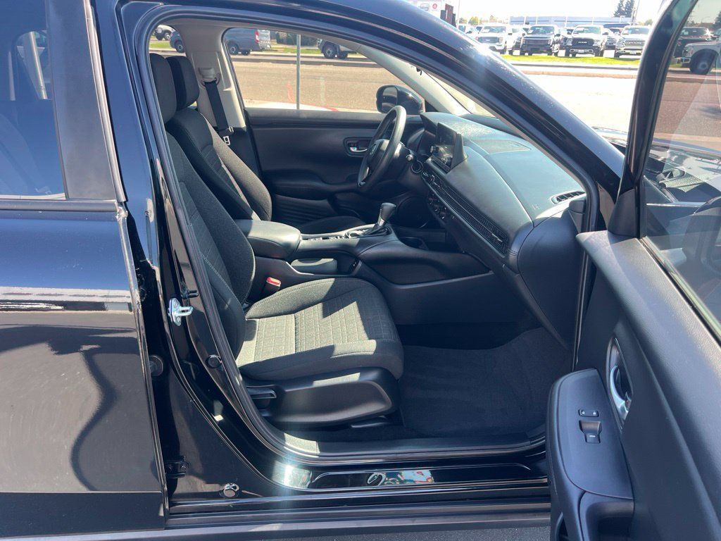 Used 2025 Honda HR-V LX image 27
