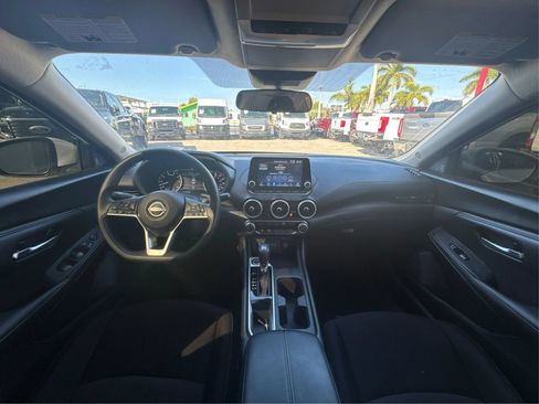 Used 2025 Nissan Sentra SV FWD image 27