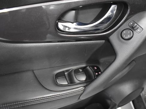 Used 2019 Nissan Rogue S w/ Special Edition Package AWD/4WD image 15