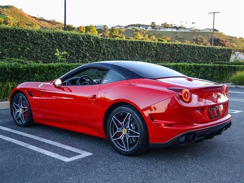 Used 2016 Ferrari California T image 34