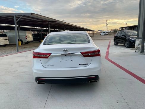 Used 2016 Toyota Avalon Touring image 7