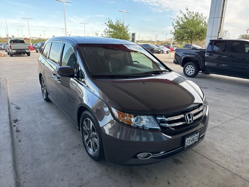 Used 2016 Honda Odyssey Touring Elite image 9