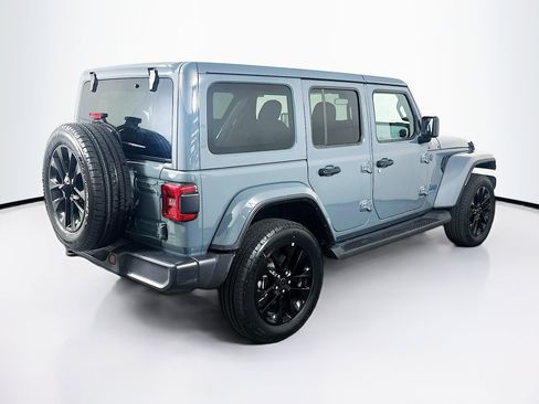Used 2025 Jeep Wrangler Sahara image 9