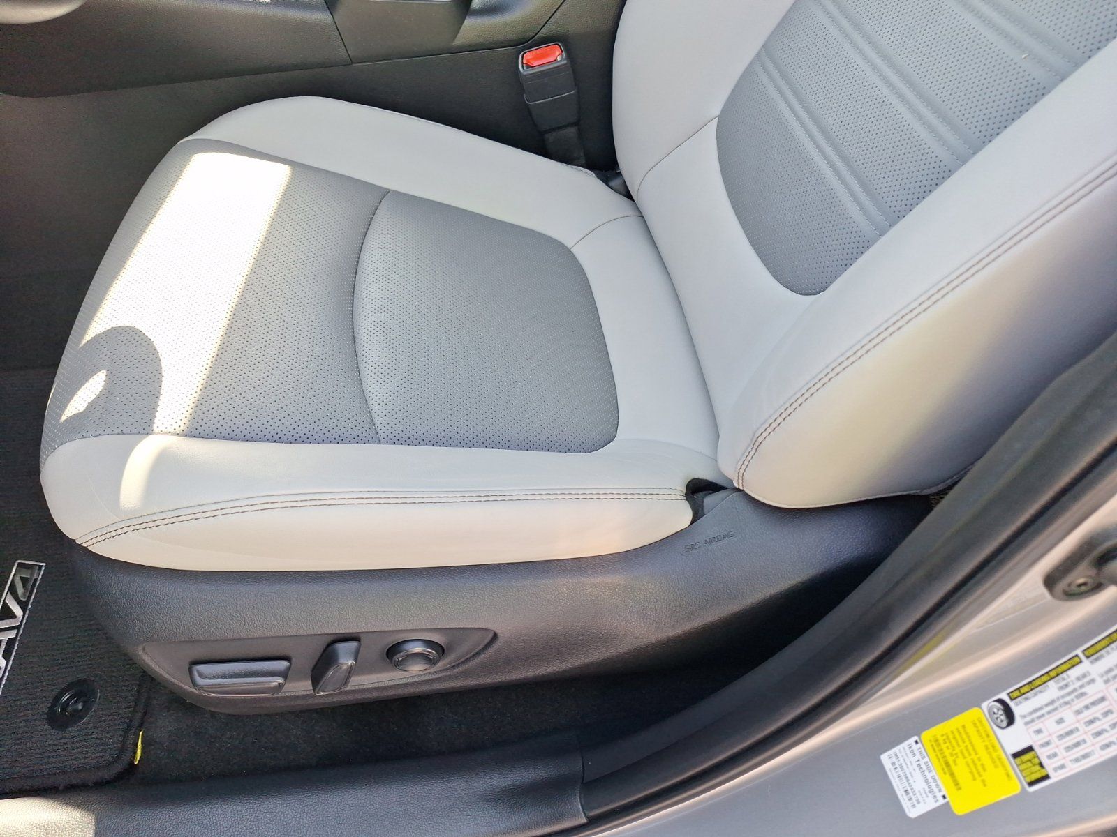 Used 2023 Toyota RAV4 Limited AWD/4WD image 17
