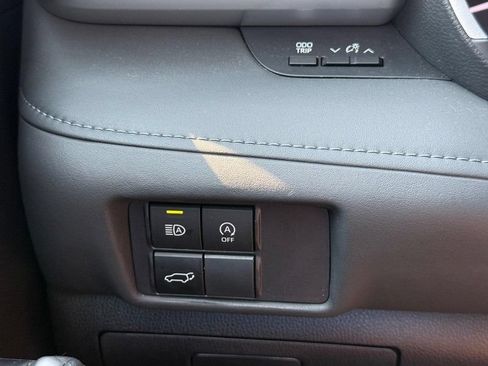 Used 2023 Toyota Highlander XLE AWD/4WD image 30