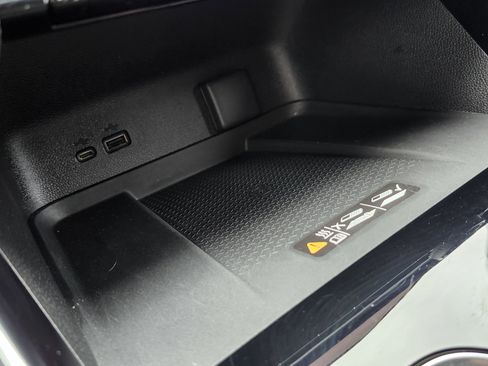 Used 2025 Chevrolet Traverse Z71 w/ LPO, Floor Liner Package image 10