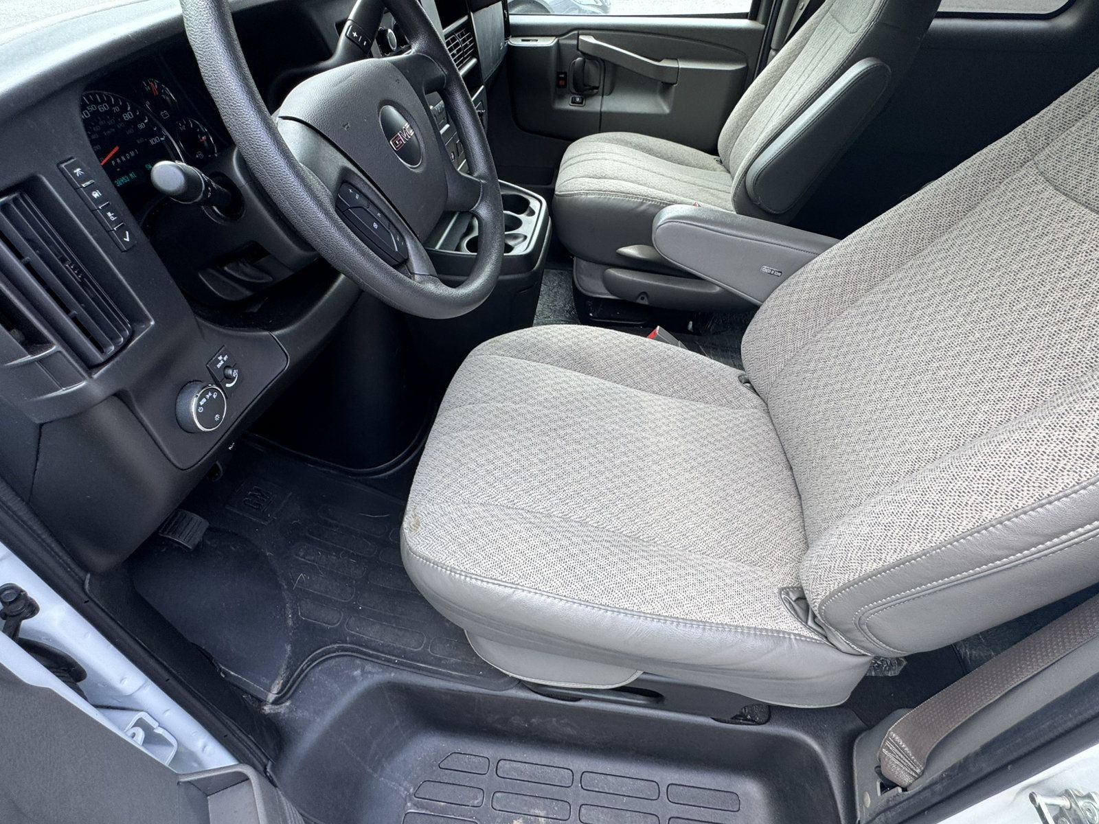 Used 2025 GMC Savana 3500 LT w/ LT Preferred Equipment Group RWD image 9