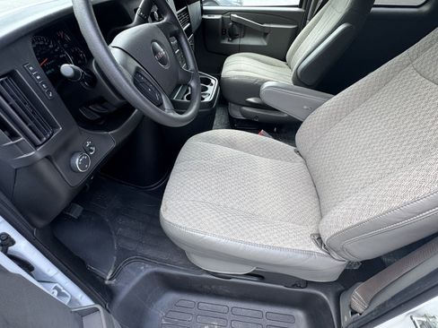 Used 2025 GMC Savana 3500 LT w/ LT Preferred Equipment Group RWD image 9