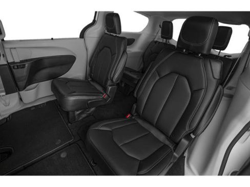 Used 2024 Chrysler Pacifica Touring-L FWD image 16