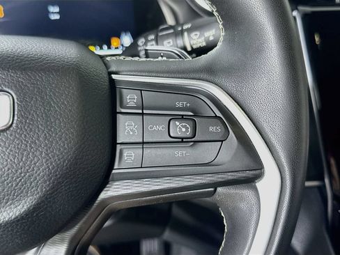 Used 2023 Jeep Grand Cherokee Altitude RWD image 23