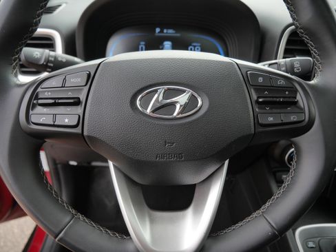 Used 2025 Hyundai Venue SEL FWD image 25
