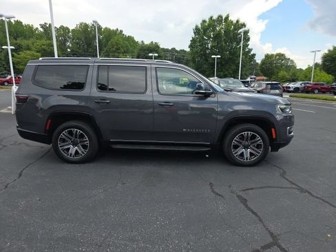 Used 2023 Jeep Wagoneer 4WD w/ Premium Group I image 7