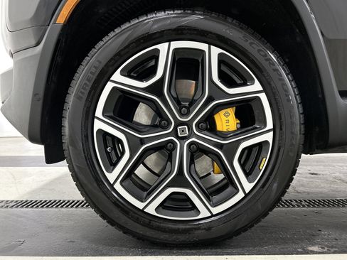 Used 2023 Rivian R1S Adventure AWD/4WD image 9