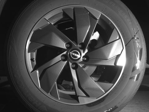 Used 2025 Nissan Rogue SV image 14