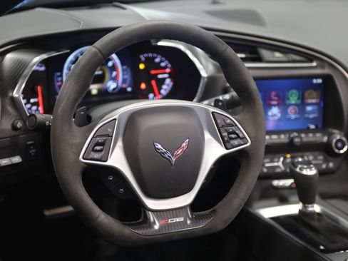 Used 2015 Chevrolet Corvette Z06 w/ 3LZ Preferred Equipment Group image 27