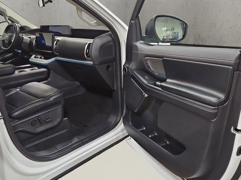 Used 2025 Ford Expedition Max Platinum image 21