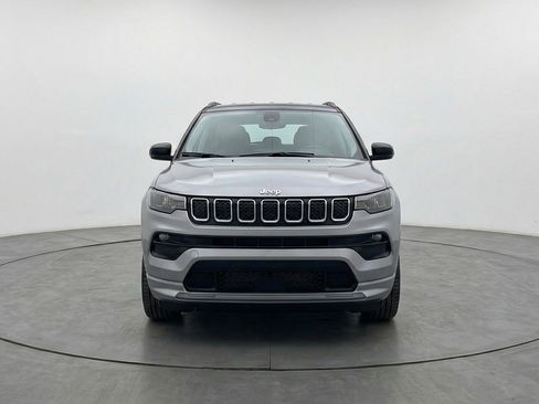 Used 2025 Jeep Compass Limited AWD/4WD image 2