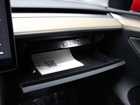 Used 2022 Tesla Model Y Long Range image 28