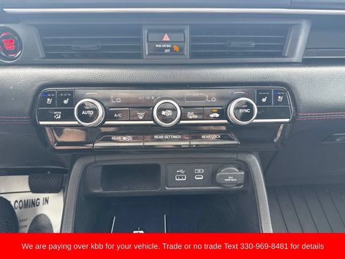 Used 2025 Honda Pilot Black Edition image 23