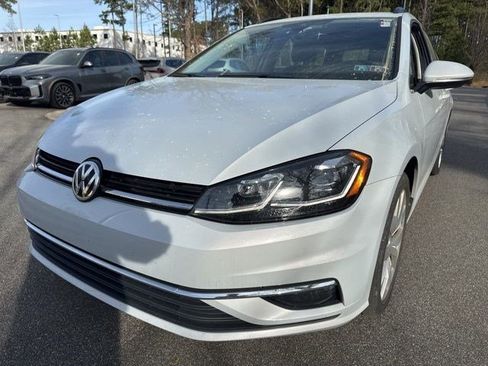 Used 2019 Volkswagen Golf SE image 1