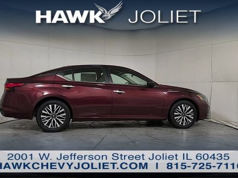 Used 2025 Nissan Altima 2.5 SV FWD image 9