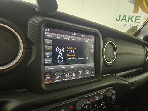 Used 2020 Jeep Gladiator Rubicon AWD/4WD image 19