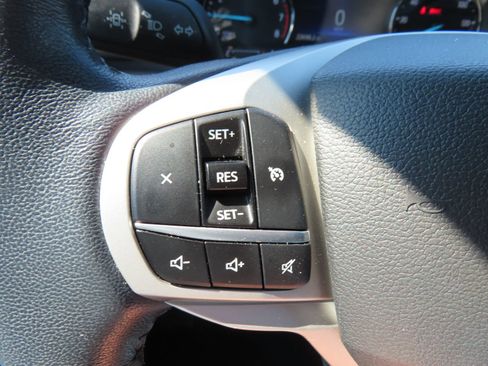 Used 2022 Ford Explorer XLT image 18