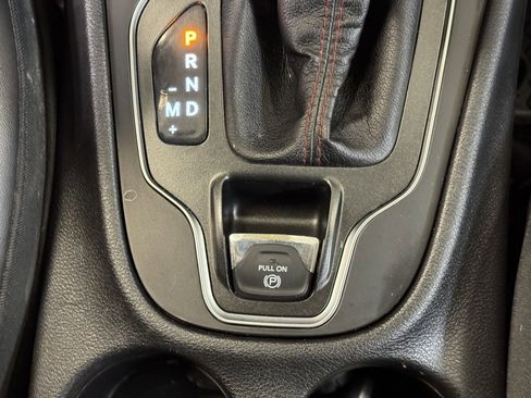 Used 2019 Jeep Cherokee Trailhawk w/ Cold Weather Group image 33