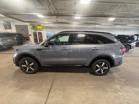 Used 2021 Kia Sorento EX w/ Panoramic Sunroof Package AWD/4WD image 4