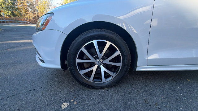 Used 2017 Volkswagen Jetta SE FWD image 9