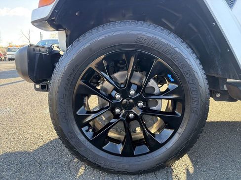 Used 2023 Jeep Wrangler Unlimited Sahara w/ Cold Weather Group image 30