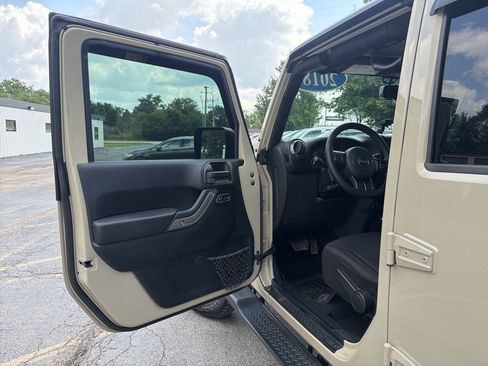 Used 2018 Jeep Wrangler Unlimited Sport S AWD/4WD image 19