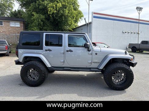 Used 2013 Jeep Wrangler Unlimited Sahara w/ Connectivity Group AWD/4WD image 8