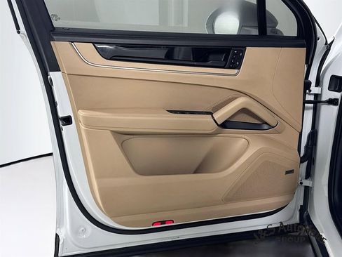 Used 2024 Porsche Cayenne S w/ Premium Package Plus image 22