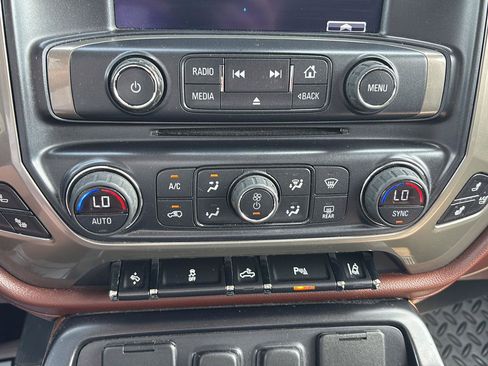 Used 2015 Chevrolet Silverado 1500 High Country w/ High Country Premium Package AWD/4WD image 29