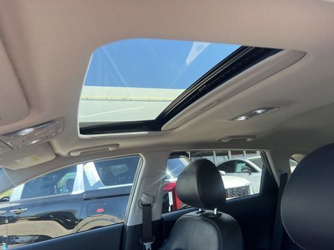 Used 2018 Kia Niro EX w/ EX Premium Package image 7