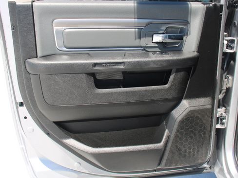 Used 2021 RAM 1500 Classic SLT AWD/4WD image 12