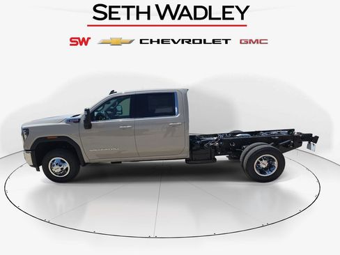 New 2026 GMC Sierra 3500 SLE AWD/4WD image 4