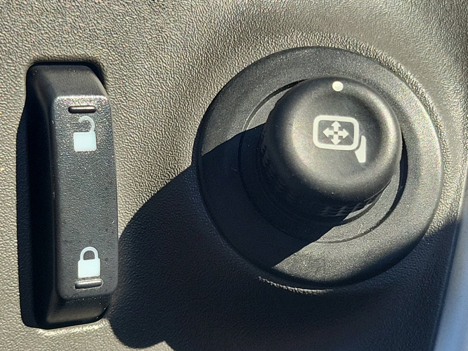 Used 2013 Ford Edge Limited FWD image 30
